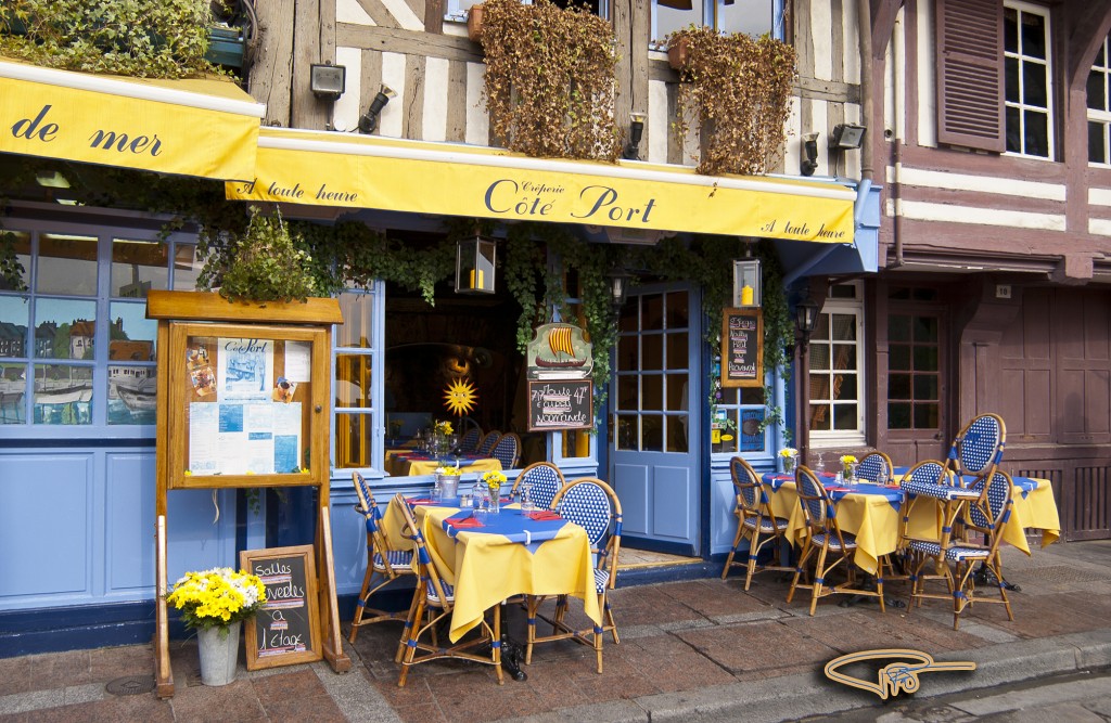 Outdoor restaurant in Honfleur